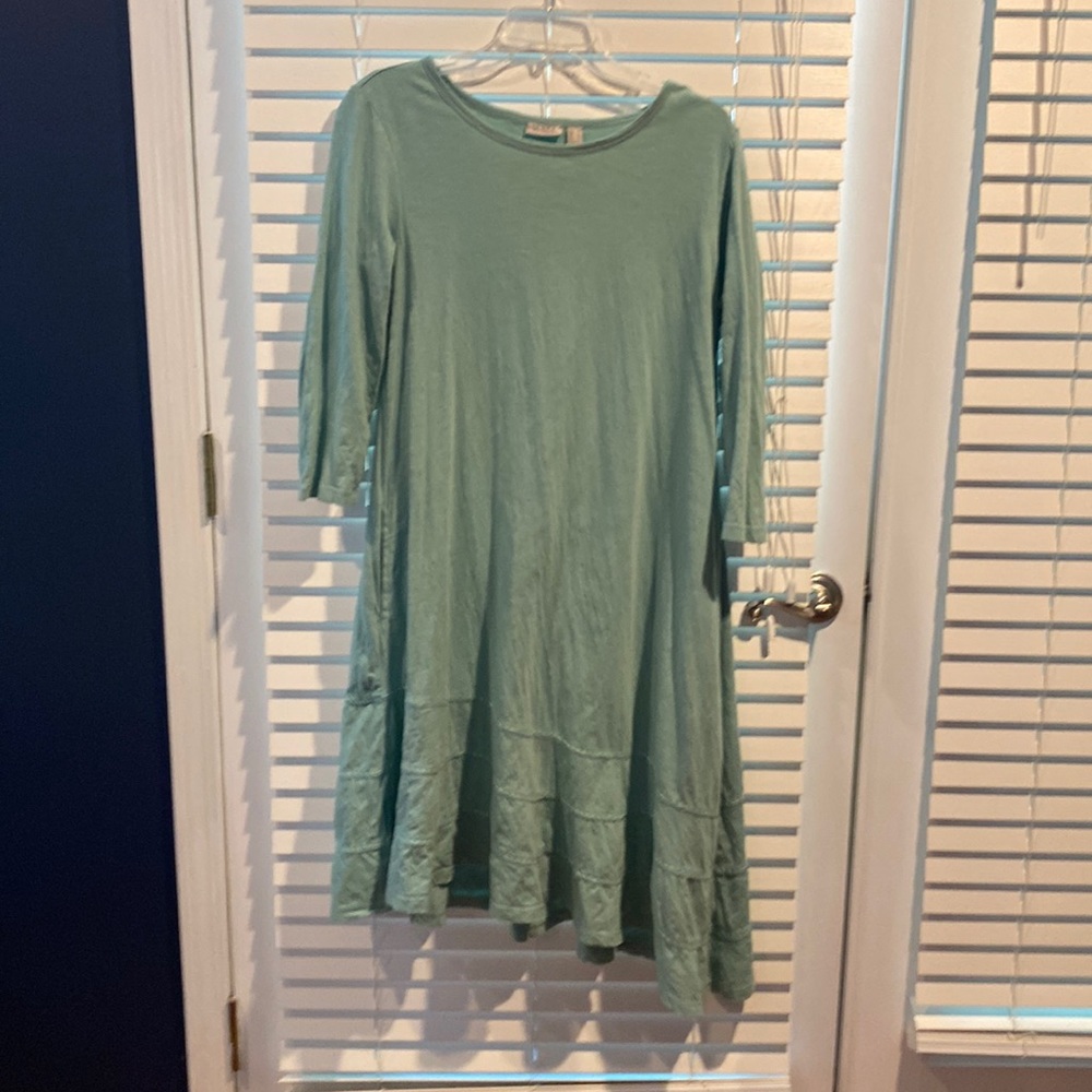 LOGO maxi dress with a slight angled him. Great detail at the bottom.